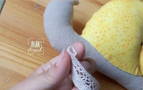 「布艺」一小块花布就能做玩偶,布艺蜗牛玩偶,做抱枕好舒服,附教程