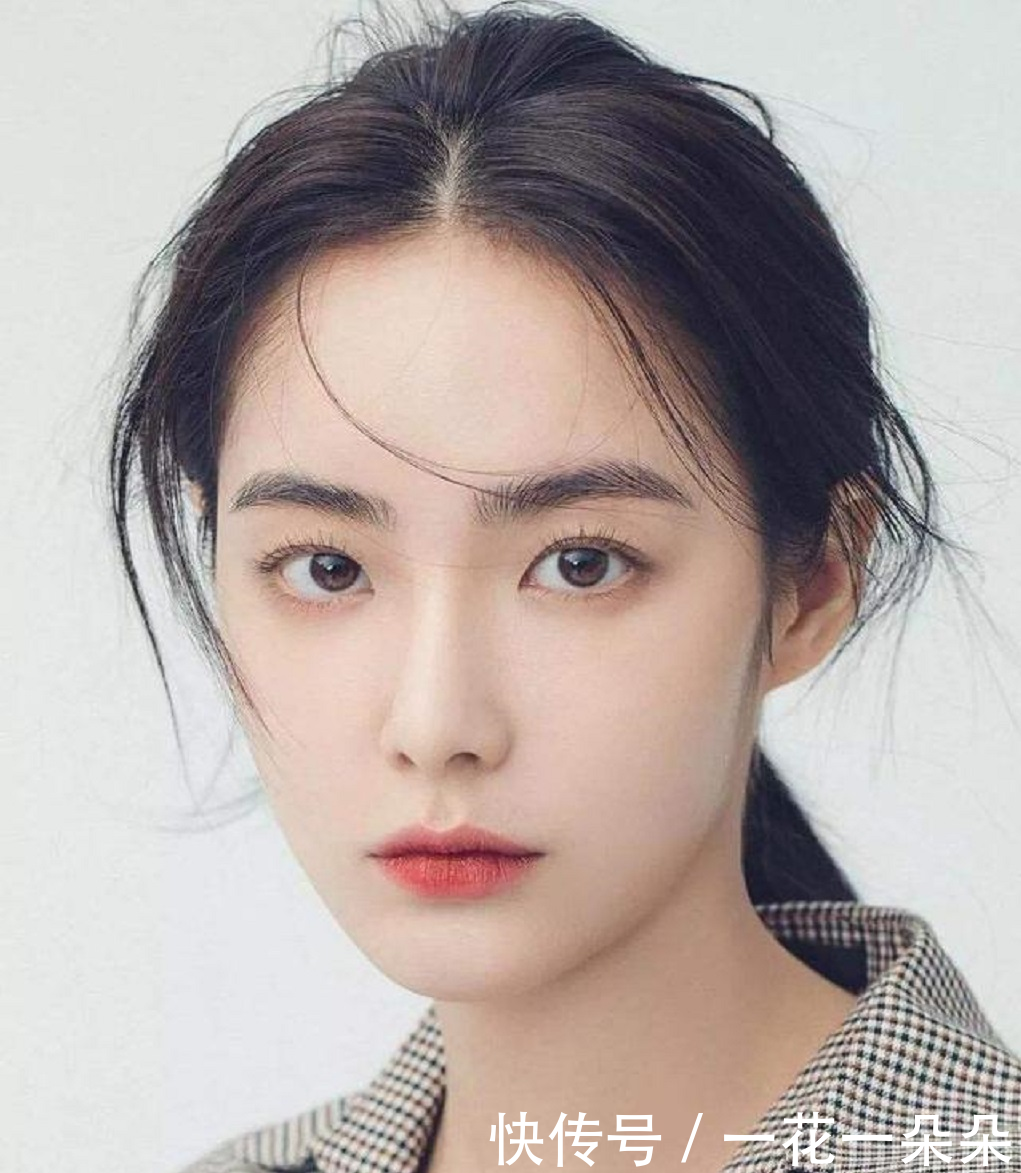 「清纯」脸上有这5大特征的女生,天生的“带妆脸”,素颜干净清纯有气质