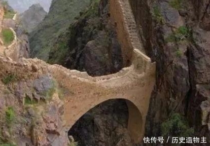 亚洲一桥梁海拔2600米，悬空于两山之间400年，建造过程至今未解