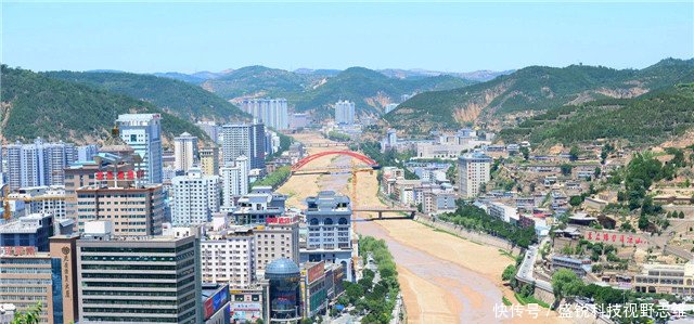 中国真正的“一线城市”，宽不足300米，削平33座山头打造一座新