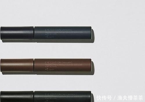  『爱意』是日美好事物在黑暗中点亮爱意的小熊玩偶，而立之年转型的ettusais彩妆