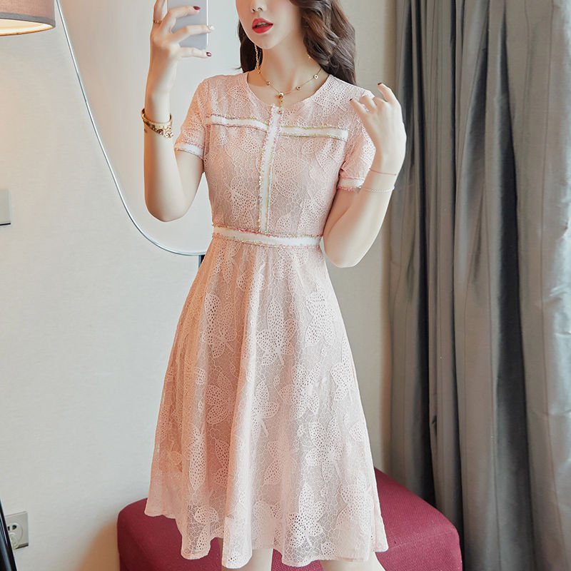 哇噻，今年的连衣裙太好看了，忍不住给自己买了5件，洋气又美嫩