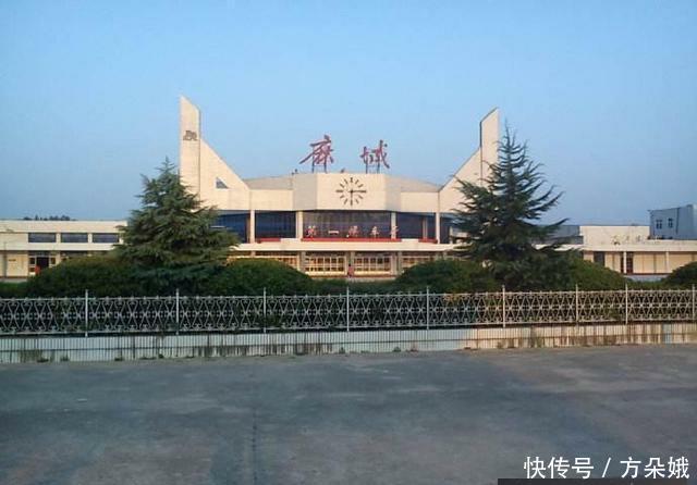  【唯一】中国唯一坐拥4条高速3条铁路2个火车站1个机场的“贫困