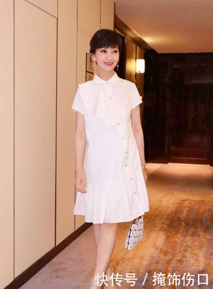 赵雅芝穿搭似少女，今63岁穿短裙逛街，另一身穿搭似30岁阿姨