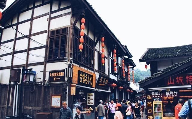  「重庆」中国最“郁闷”的城市，因面积过大，常被人误以为是一