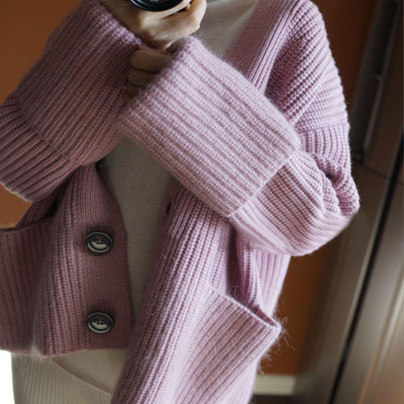 过时的羊绒大衣别穿了，今年流行这样的秋装外套，洋气显瘦美