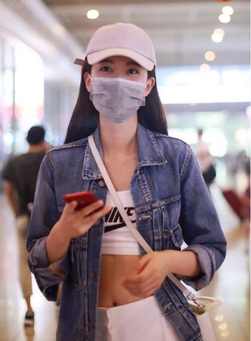 本以为乔欣穿露脐装很美了，没想到王鸥的出现才明白什么是好身材