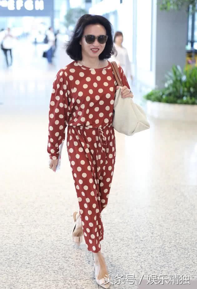 金星穿上5cm的猫跟鞋,女人味爆棚,43码的脚看成36码!