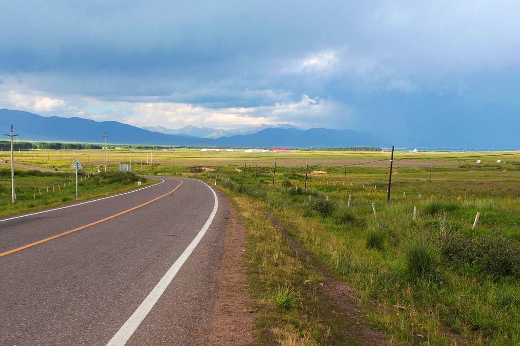 新疆唯一没有荒漠的县 被称为中国天马之乡 风景优美 却少有人知