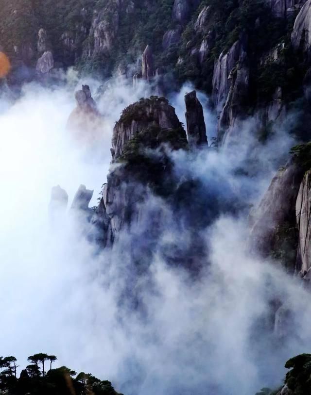  『一幅幅』在雨里，三清山幻化成一幅幅水墨丹青…