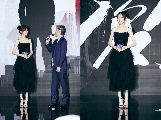 94斤迪丽热巴和86斤唐嫣同穿吊带裙，网友：微胖就是比苗条好看！