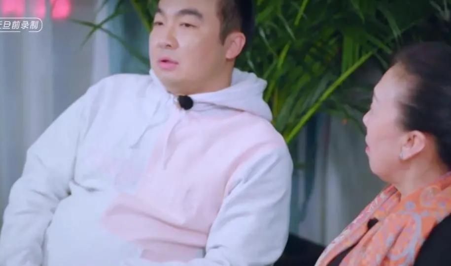  外在表现：神就是人的精神状态，色就是指面部皮肤的颜色与光泽