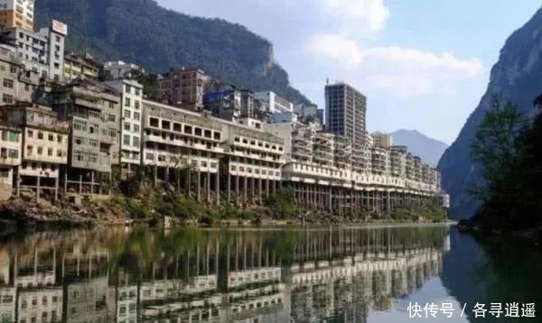  公里：中国首个开通“地铁”的县城，铁路从县城底下穿过，你知