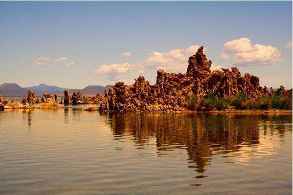 中国最“土豪”的湖泊：湖底沙滩遍是玛瑙宝石，仅12年被挖走20亿