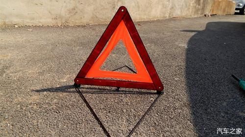  [换胎]高速应急车道换胎被扣6分？车主质疑：是不能停车还是不能