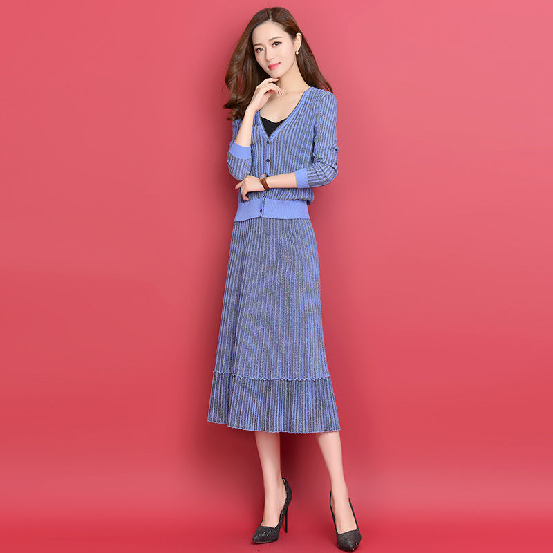 70后女人，秋裙搭马丁靴，显高美嫩，7080后女人都喜欢