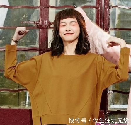  冬季■（尚）最新冬季街拍 复古开叉服装搭配不一样的风格