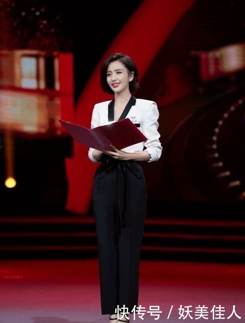 「 出纤细」穿大红色刺绣礼服,梳大背头美得不像37岁,佟丽娅保养得太好了