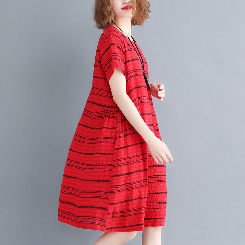 美女必备的“麻凉裙”,看看45岁表嫂穿出的，白嫩清凉风