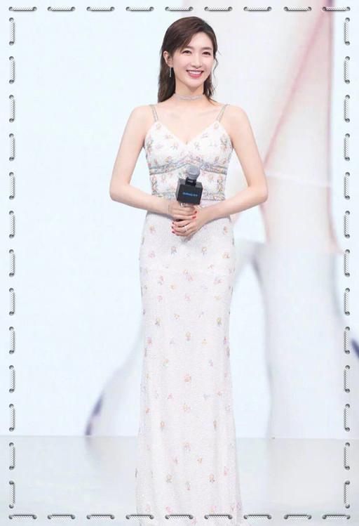 江疏影不过穿件紧身长裙,就勒出了水桶腰,网友:没结婚不应该啊