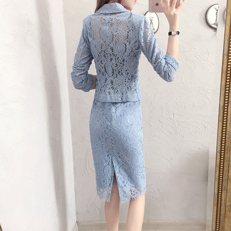 婶婶今年45岁，真的非常时髦!初秋一身套装裙，高贵显气质