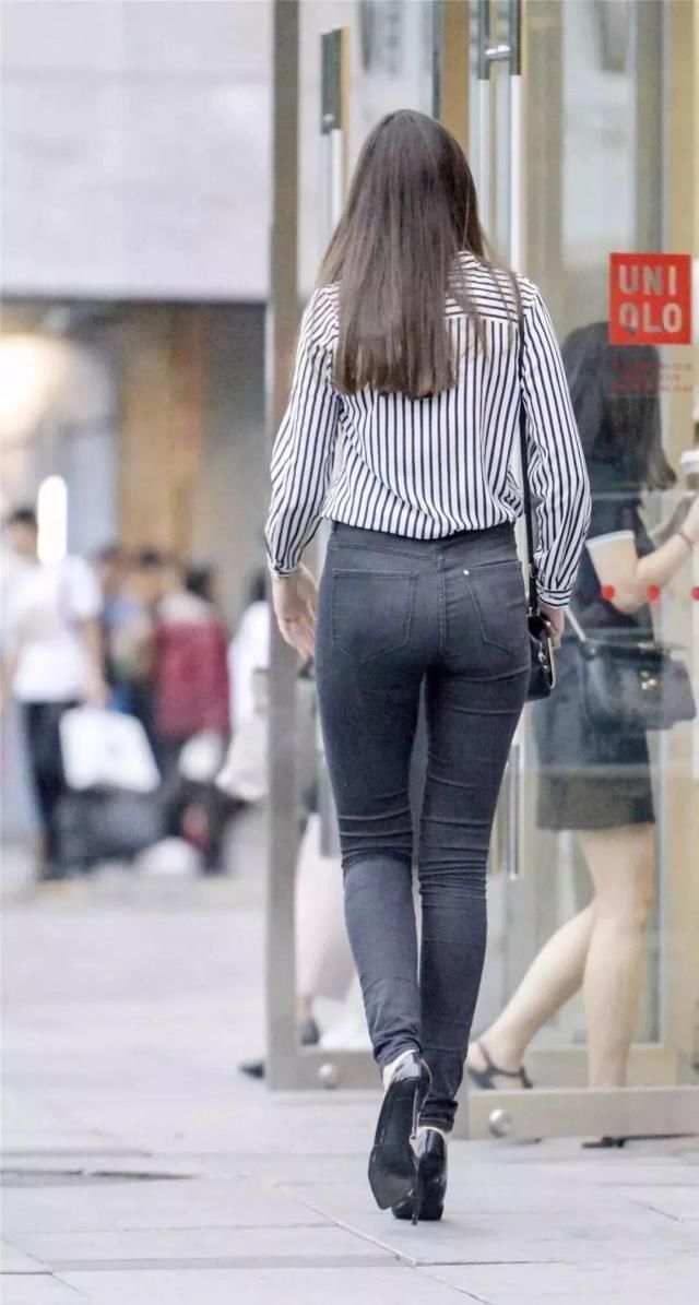  『姿容』街拍美女性感贤惠脱俗的小姑娘，称得上是姿容绝代了