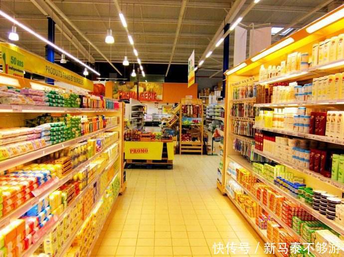 巴基斯坦游客到中国旅游，去超市买这种“特产”，让旁人笑出了声