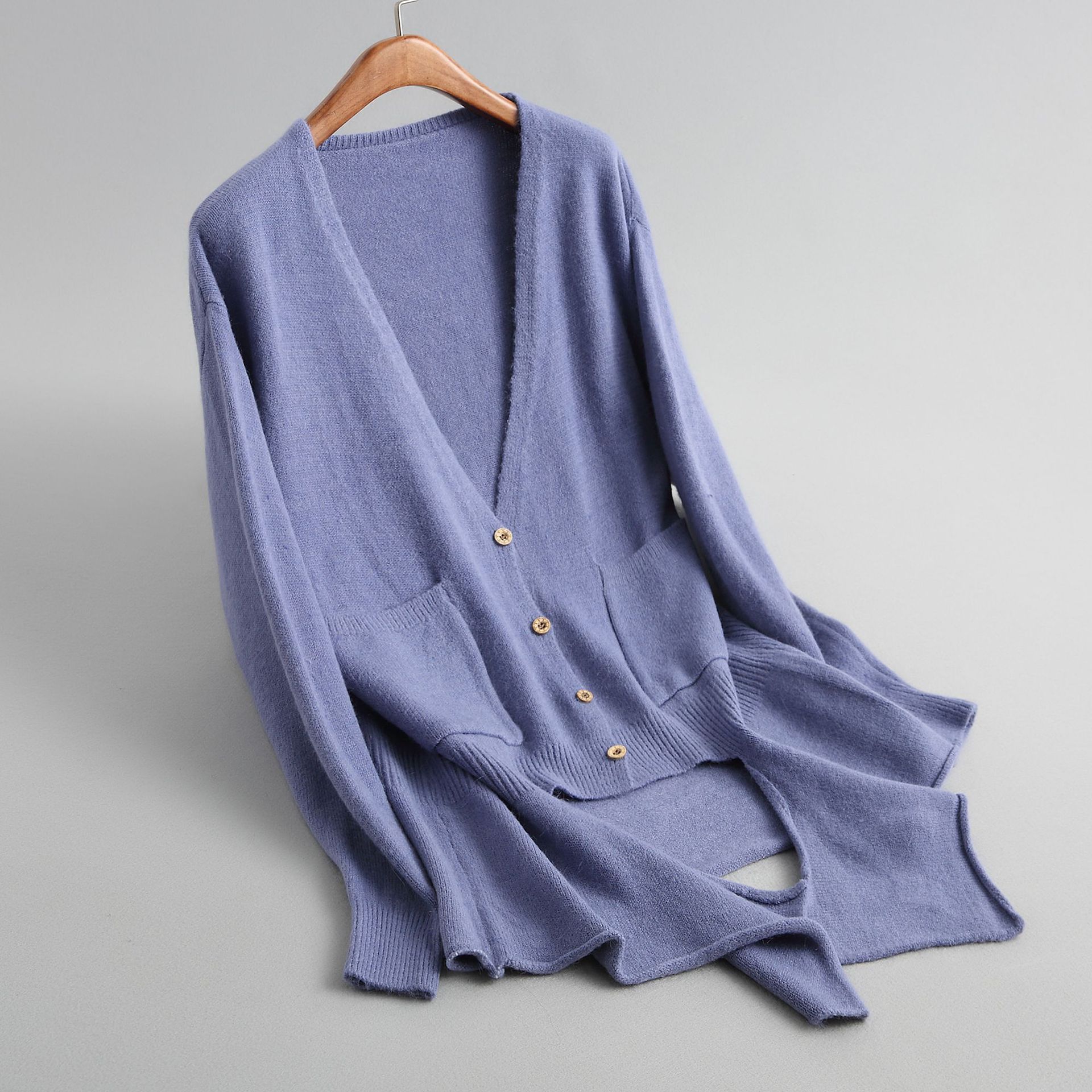 妈妈45岁，就爱穿小衫+小脚裤，入秋从不穿连衣裙!减龄巨时髦