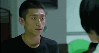 男朋友买了两个500块的包包送我，超开心!