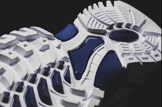 巴黎时装周走秀款！李宁极光天行周六即将发售！