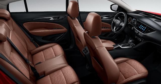 「独立」车长4米9前后独立悬挂,标配9AT变速箱,还买什么雅阁帕萨特