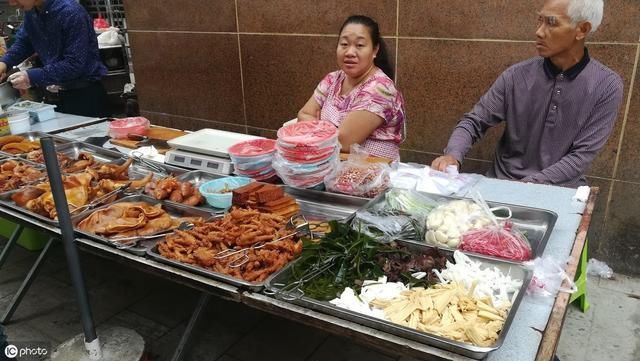 农村集市上最受欢迎的一种生意,一位小伙,一天挣600！