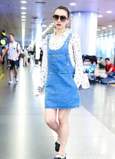 吴昕新发型现身机场,发际线后移明显,发型决定了她的颜值!