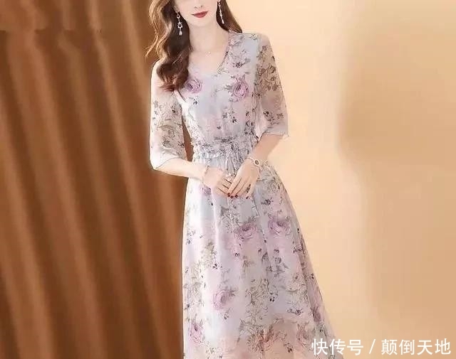 美得■突然发现一“仙女裙”,搭双高跟鞋,美得吸睛又减龄