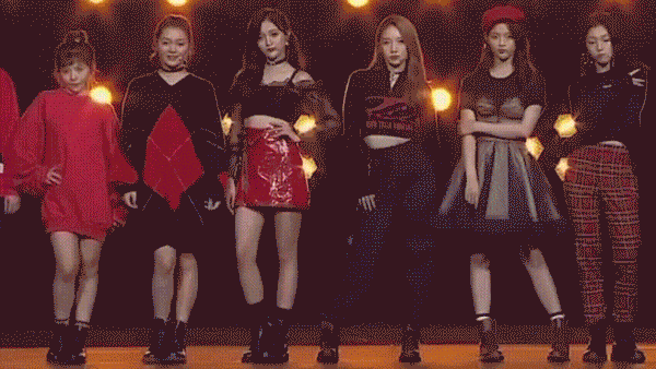 火箭少女红黑配参加跑男，孟美岐吴宣仪炫腹，美云奥娟却入了秋