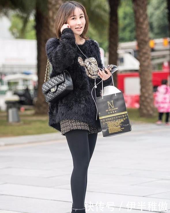 【 毛绒】气质典雅的辣妈，时髦的毛绒上衣，高贵又气质，街拍：面带微笑
