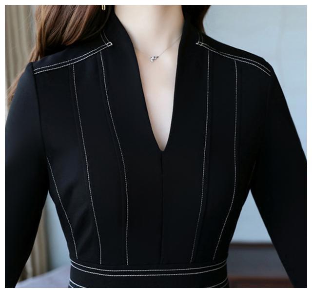 不要在衣服不见了的状况下游玩。这条裙子只要穿过膝盖时才美观。