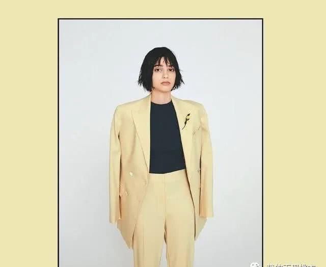  「安排」赶紧安排！一件黄色衣服，给春日穿搭注入无限活力，格外亮眼