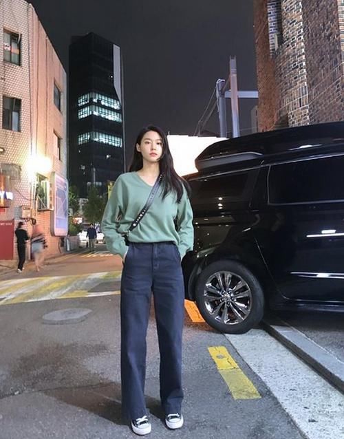  [吃香]最近卫衣不吃香了，这款“上衣”正当红，明星都在穿，保暖又时髦