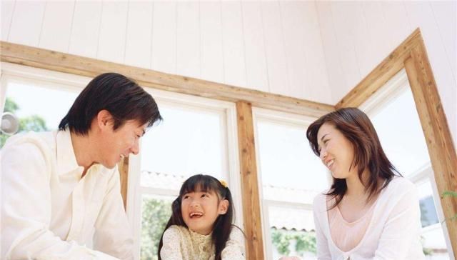 『医院』5岁女孩“粉上”大幂幂,拿夹子当“耳环”,孩子被妈妈带进医院