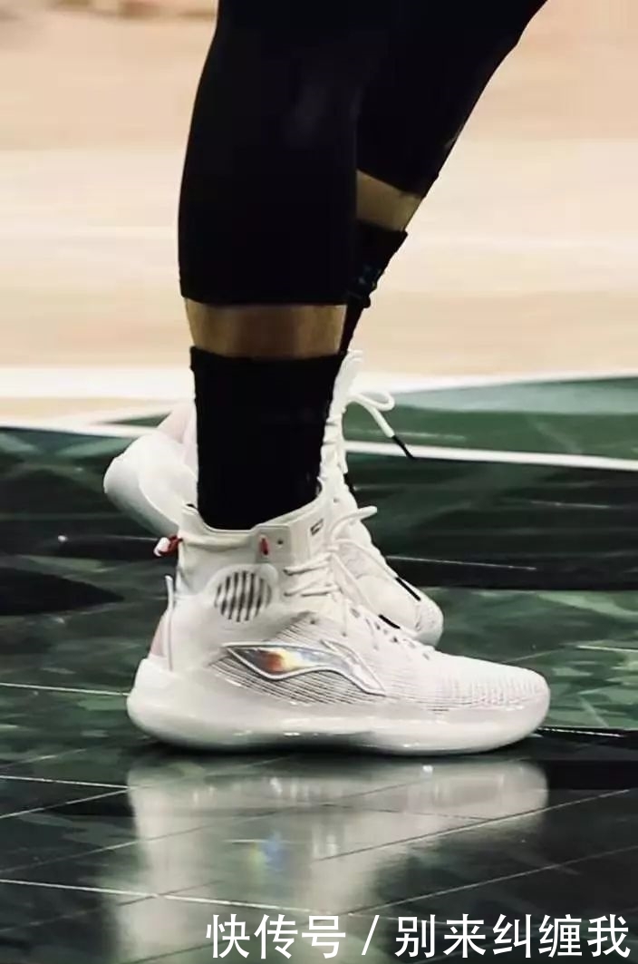 郭艾伦cba全明星球鞋