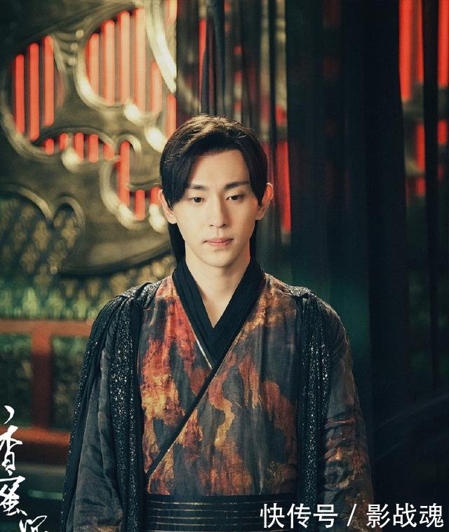 旭凤复活发型都变了，卷翘刘海变得干净利落，香蜜女孩注意到了吗