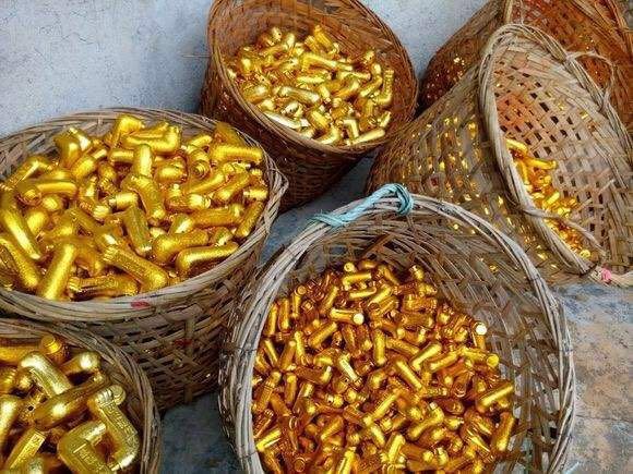 万万没想到，越南沙金竟然都论斤卖，见价格笑了，我也要买几公斤