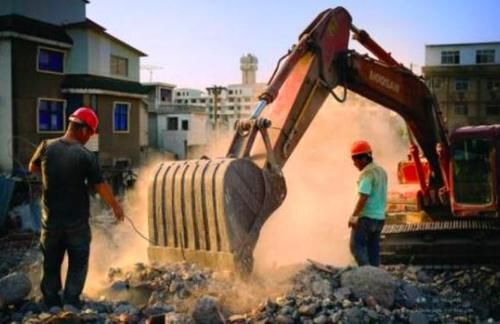  补偿款■房子没有房产证，却遇到拆迁，怎么才能拿到赔偿款呢？