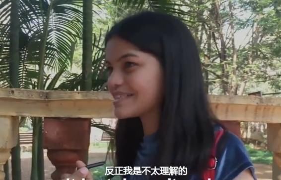 印度富婆来中国旅行，出手“阔绰”赏导游小费问：为啥导游生他气