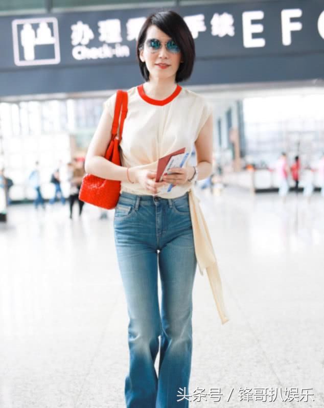 俞飞鸿短发亮相很清纯，但虚胖的手臂出戏了，女神也老了！