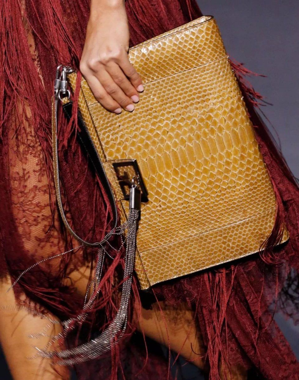 买手袋就像投资，BAZAAR推荐你几个稳赚不赔的最新款!