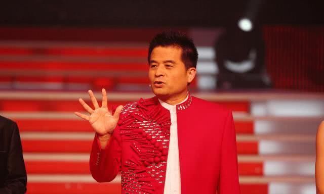  [选手]再现风采？毕福剑近照状态好，现身与星光大道选手录制公益视频！