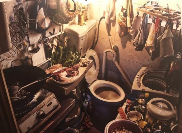  灶台@笼屋、马桶灶台挨着、香港这么发达为何还会有这种房屋?