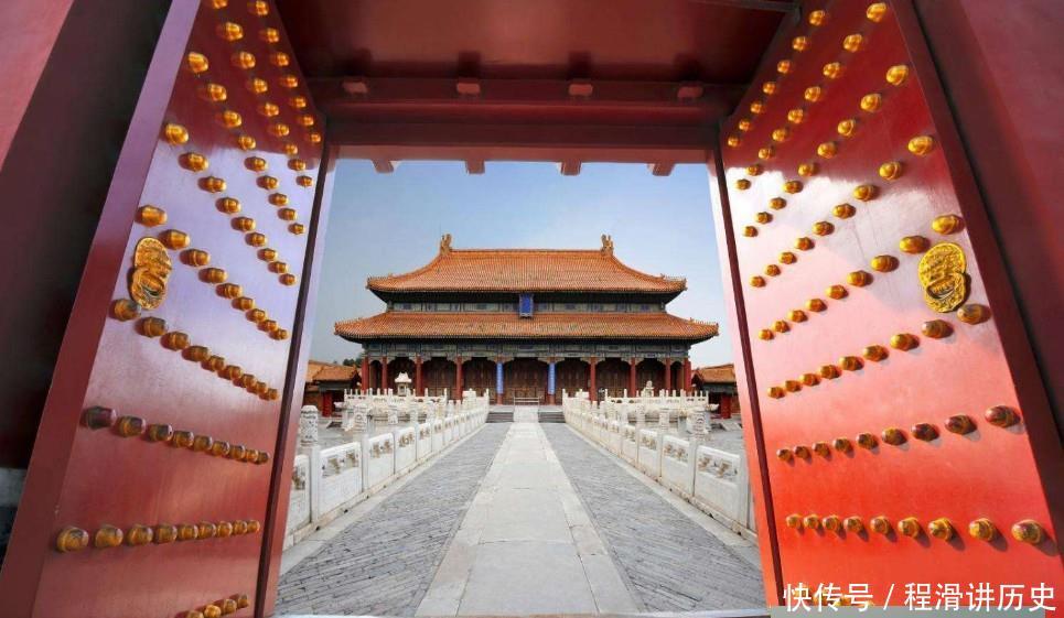 故宫的门钉为什么不能随便乱摸？导游给出解释，结果很意外
